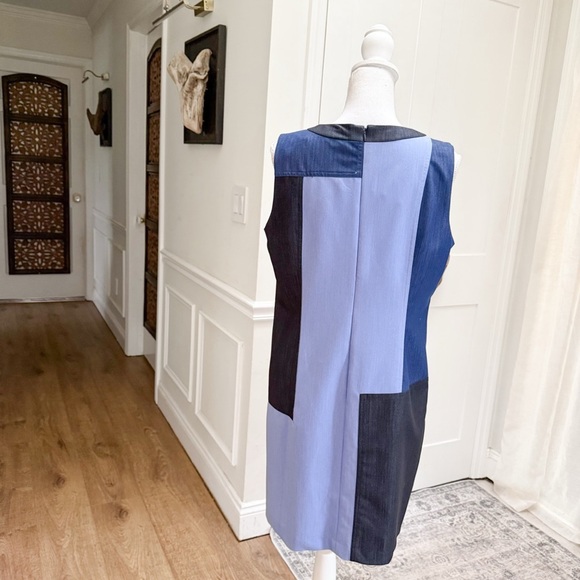 Calvin Klein Colorblock Sheath Dress Blue Navy Denim Look Sz 12 Sleeveless Chic - Picture 9 of 10